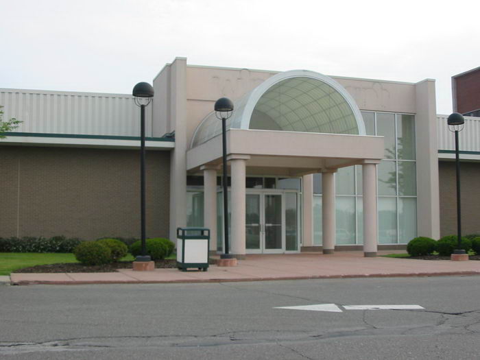 Eastland Center (Eastland Shopping Center, Eastland Mall) - 2002 Photo